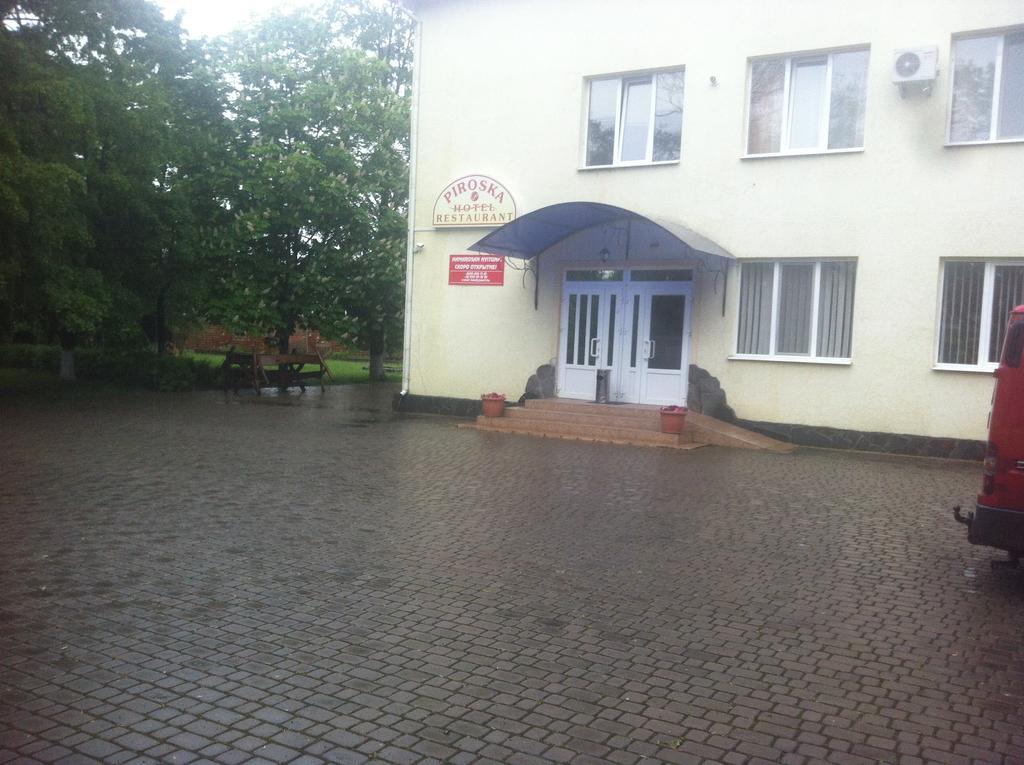 Piroshka Hotel Běrehovo Exteriér fotografie
